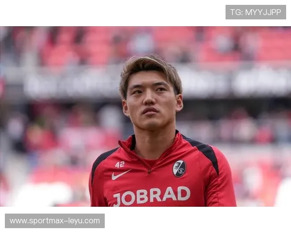 堂安律：日本中场新星，闪耀球场的未来之星